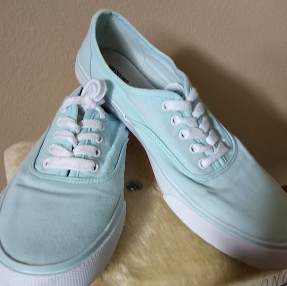 Mossimo Supply Co. Shoes - Mossimo Canvas Sneakers Sz 7 Shoes